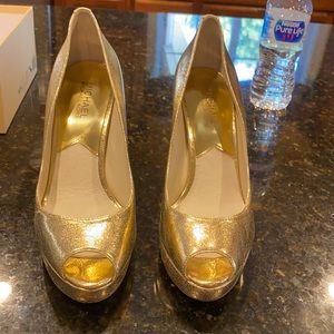 Michael kors metalllic gold platform pump 8.5